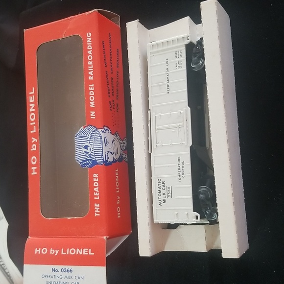 Lionel Trains HO 0366 Operating Milk Can Unloading Car w/ Milk Cans **Lionel Tra - Picture 1 of 16
